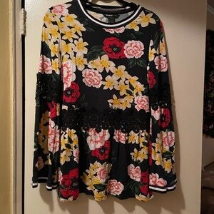 Desigual women’s top size medium EUC